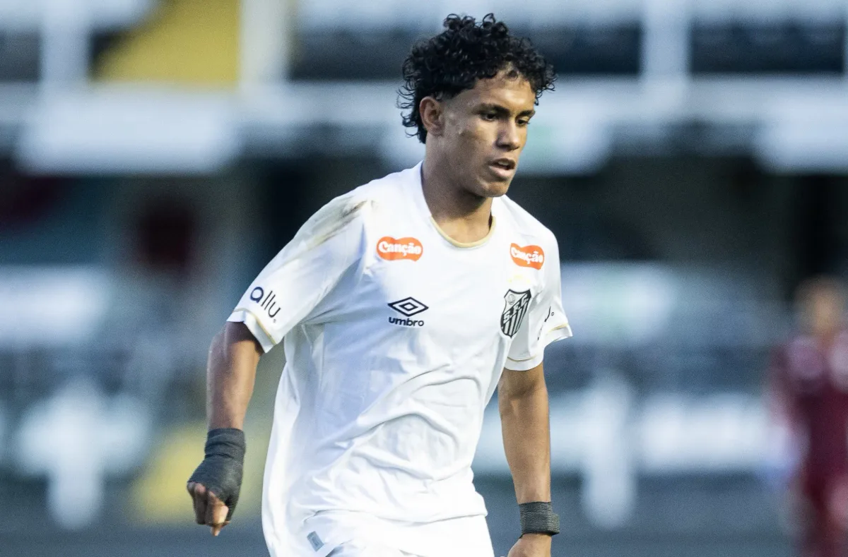Nadson brilha, Santos vence Botafogo e se aproxima do G8 do Brasileiro sub-17