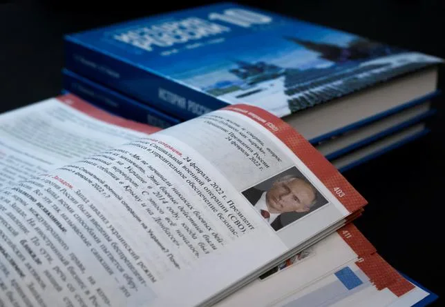 Pour la rentrée scolaire en Russie, l’école se transforme en une usine à bons patriotes