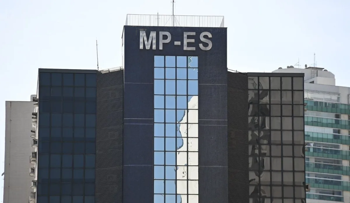 MPES quer suspender lei que elevou salários de prefeito e secretários em Vila Velha