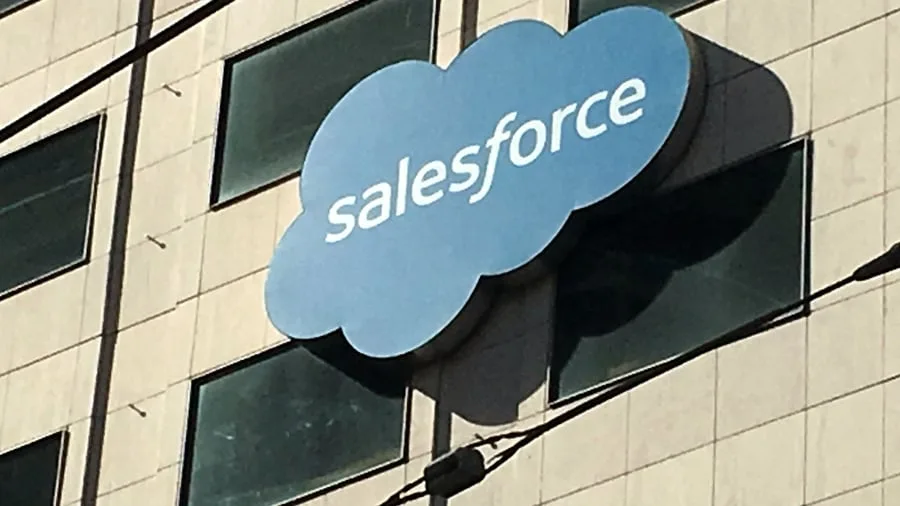 +++ Geschäftszahlen +++: Salesforce hebt Jahresziele dank KI‑Boom an – Aktie steigt