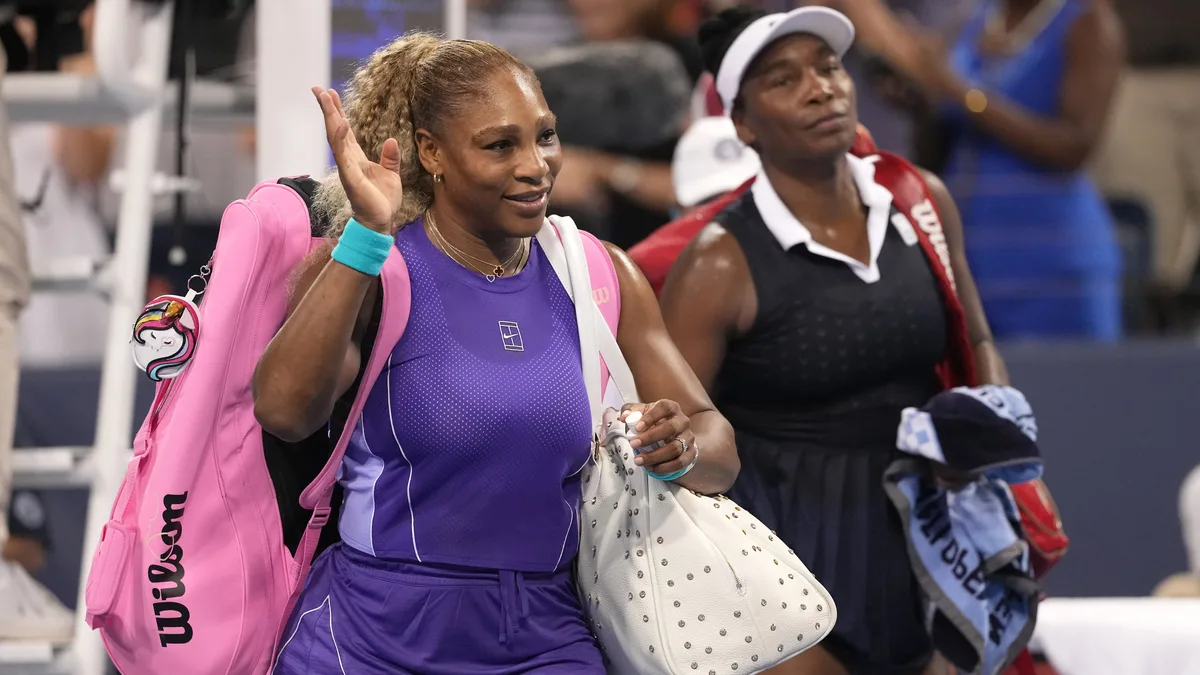 Venus y Serena Williams regresaron juntas en dobles por primera vez en cuatro años y emocionaron a Cincinnati