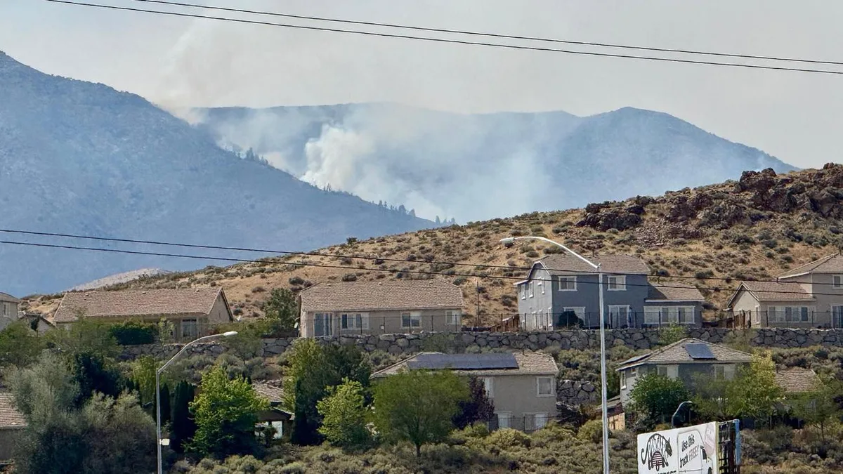 Waldbrände : Mehr als 40.000 Menschen fliehen vor Feuern in Nevada