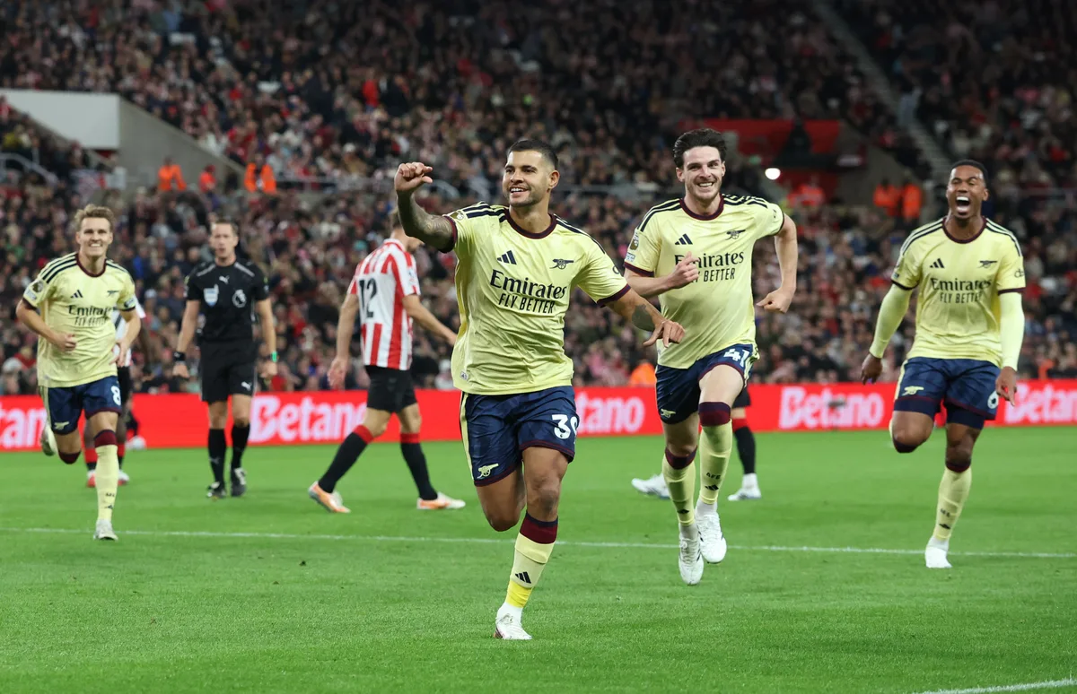 Bruno Guimarães provoca ex-rival Sunderland com gesto 🤏🏽 após golaço pelo Arsenal; fotos
