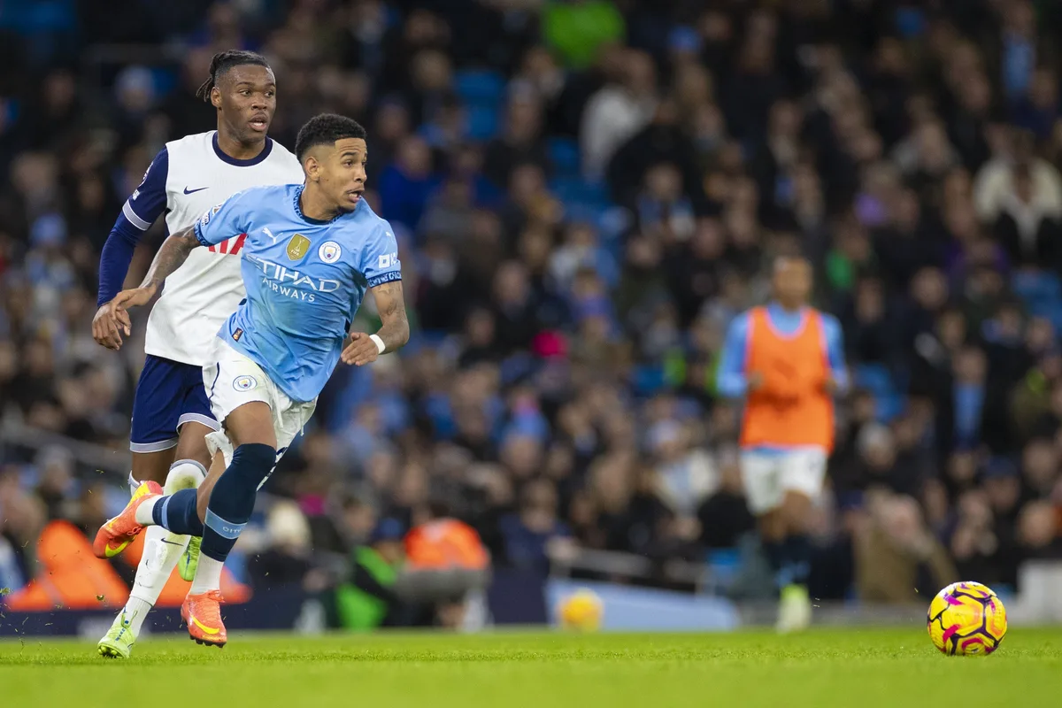 Rival inglês encaminha compra de Savinho, do Manchester City