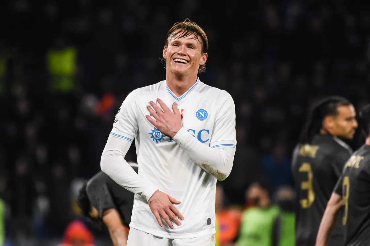 Scott McTominay vai operar o coração para corrigir arritmia, informa o Napoli