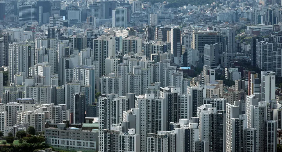 용산공원 공공주택 찬성 29%…재개발 규제 완화 59% [NBS]