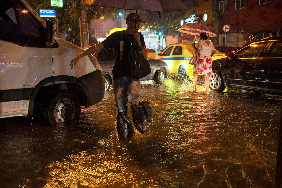 Rio entra em alerta severo para chuva forte e ventos nesta terça-feira