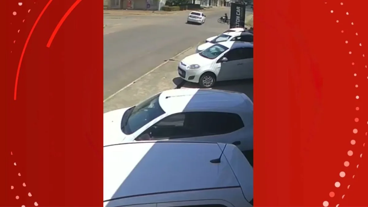 VÍDEO: motociclista fica ferida após colisão com carro em Santana