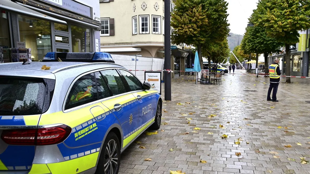 Mann mit Pistole vor Rathaus: Schusswechsel am Rathaus: OB will weiter offenes Gebäude