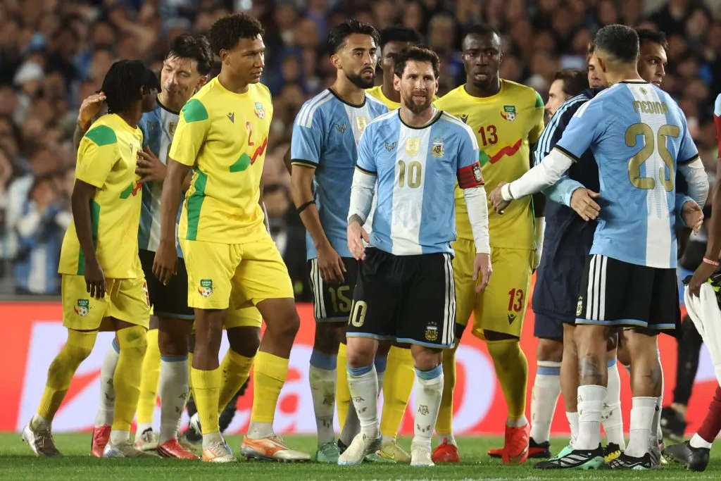 Treinador do Benin reclama de tratamento em despedida de Messi