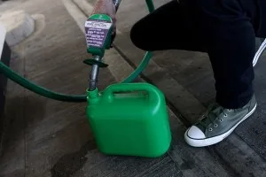 Petróleo sobe pelo 5º dia seguido com ameaça de novas sanções dos EUA ao Irã
