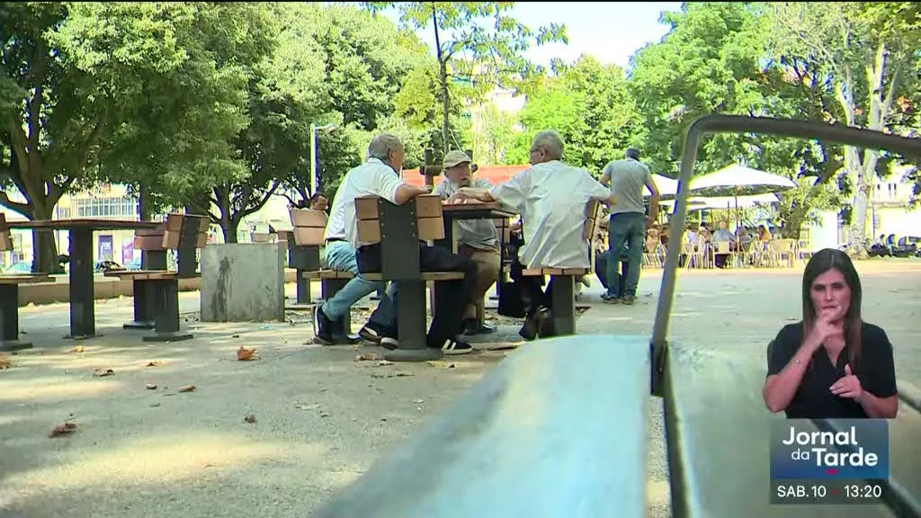 Idosos com 65 anos ou mais continuam a trabalhar