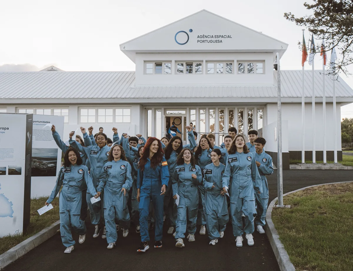 35 jovens desafiaram a gravidade num voo parabólico e flutuaram como astronautas por um dia nos Açores