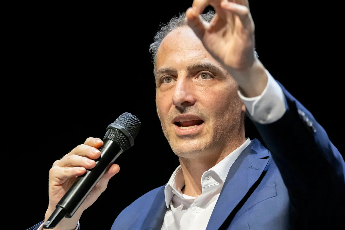 Présidentielle 2027 : Raphaël Glucksmann peut-il rattraper Jean-Luc Mélenchon ?