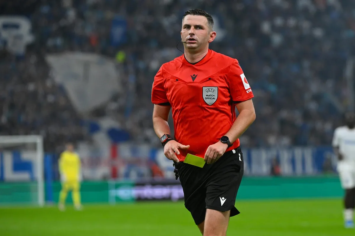 El inglés Michael Oliver arbitrará el PSG-Barça