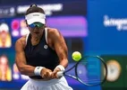 Chinesa bate Cirstea em grande virada e se emociona com situação do pai