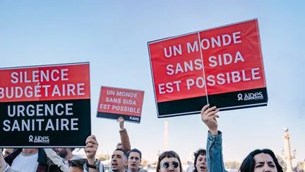 Les associations anti-sida déplorent l'absence d'une campagne de prévention cette année