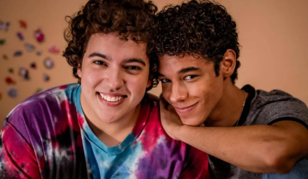 Crítica: “Quinze Dias” transforma o primeiro amor em uma doce história sobre aceitação