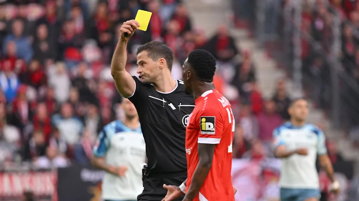 Riesiger Schiri-Frust bei Bundesligist - „Weiß nicht, was der VAR beruflich macht!“