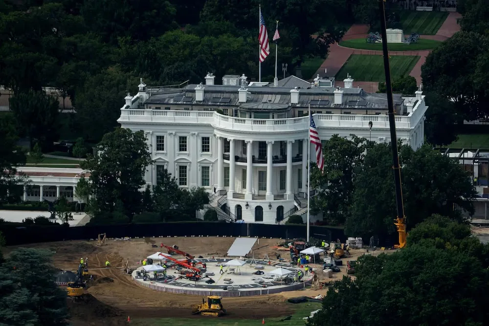 El salón de baile y el búnker militar de Trump, una construcción que avanza 20 horas cada día