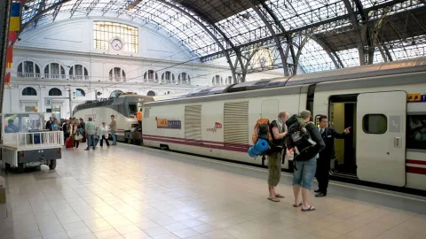 Renfe afronta el gran regreso de agosto con 1,1 millones de plazas y novedades para los viajeros
