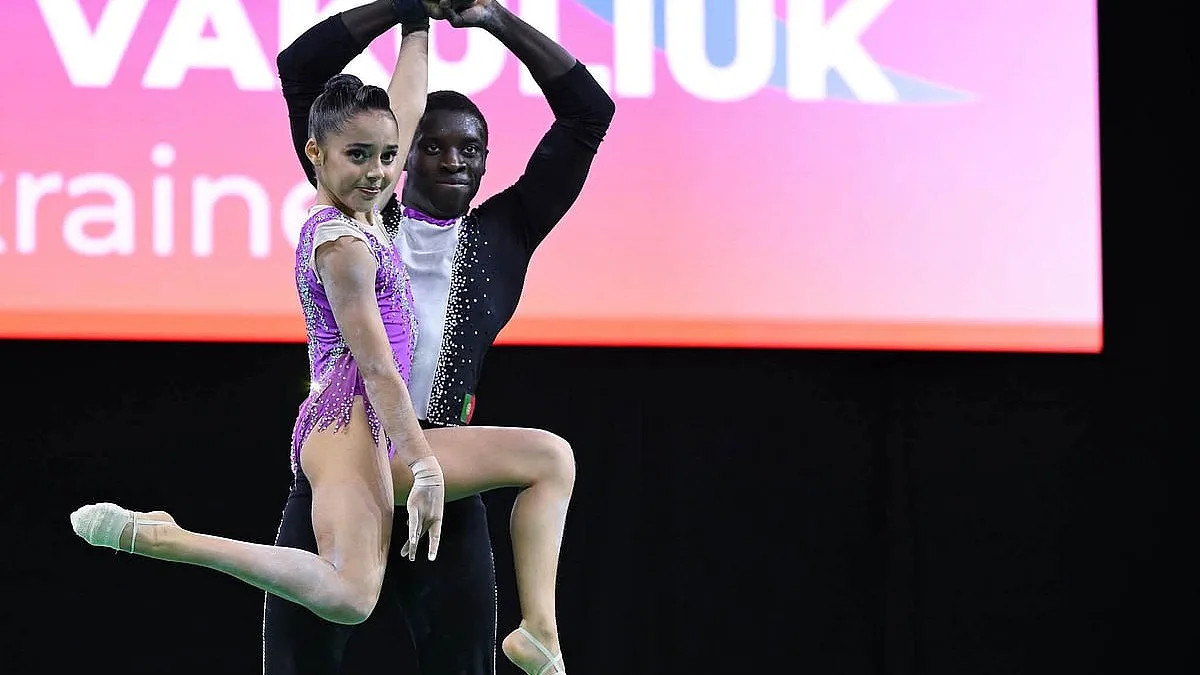 Mariana Pinheiro e Jorge Silva são campeões do mundo júnior de ginástica acrobática