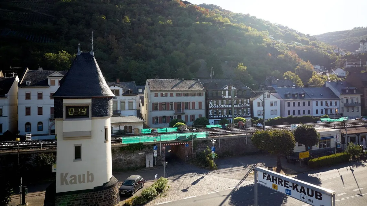 Niedrigwasser: Rheinfähre bei Kaub fährt wieder
