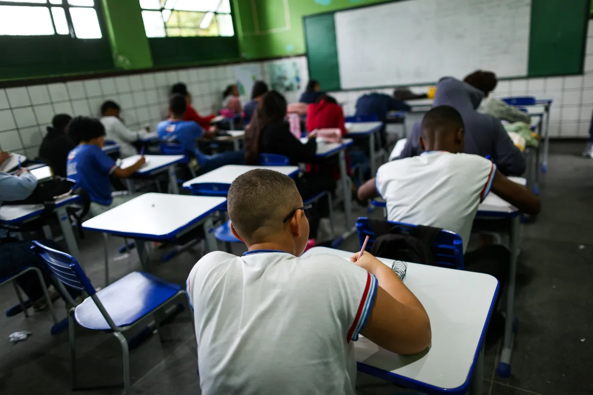 Rede estadual da Bahia convoca estudantes para atualizar cadastro escolar
