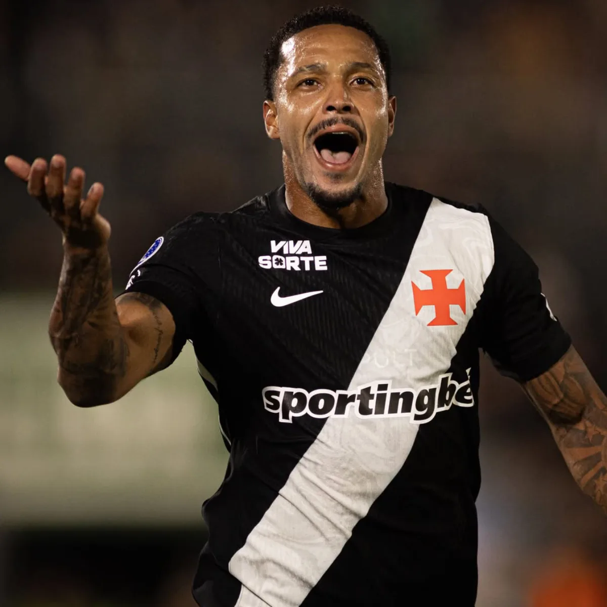 Com capixaba David, Vasco atropela Olimpia e avança às quartas da Sula