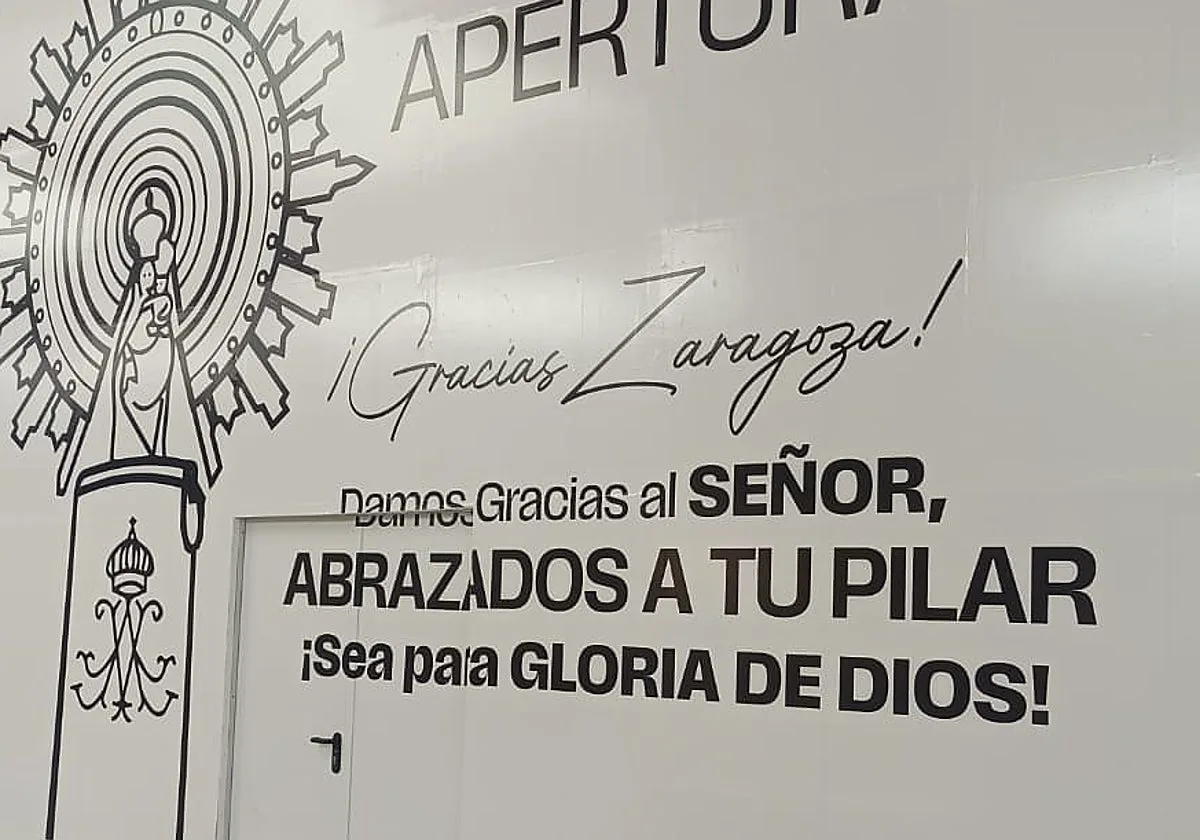 El homenaje de Álvaro Moreno a la Virgen del Pilar en su nueva apertura de tienda en Zaragoza