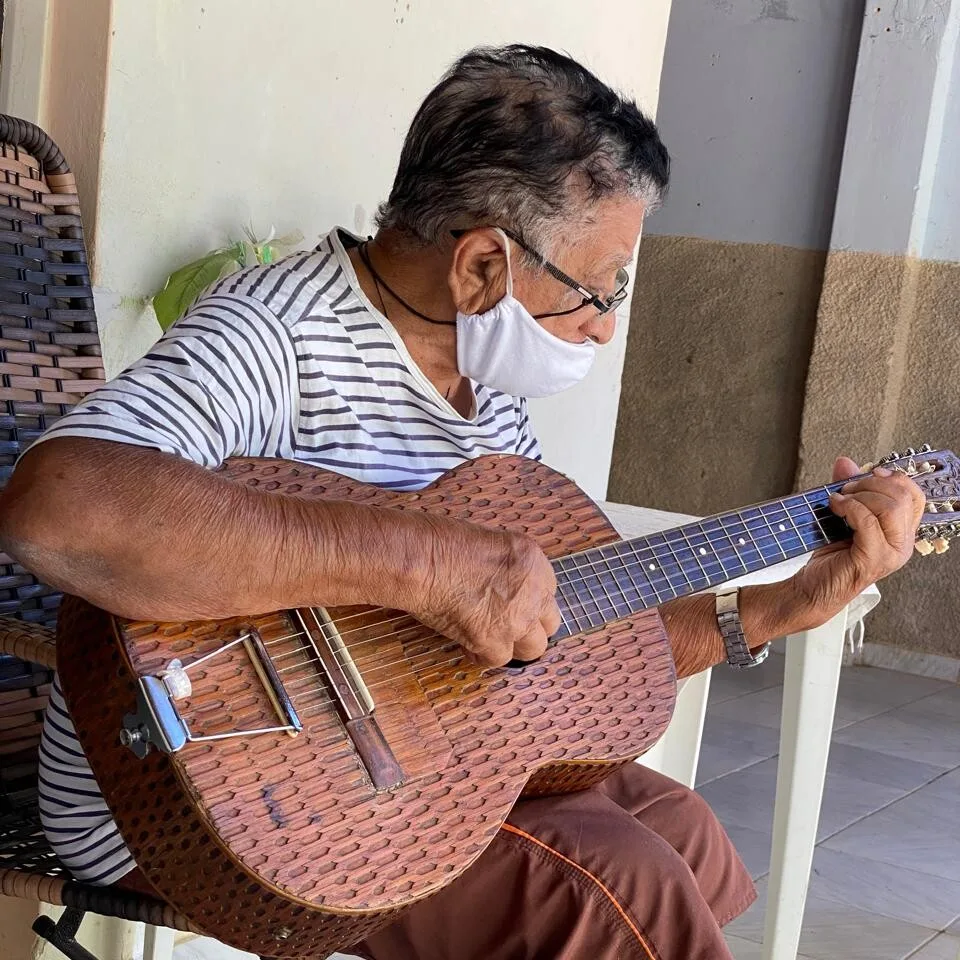 Aos 98 anos, baiano seu Altamiro é homenageado no Clube do Choro