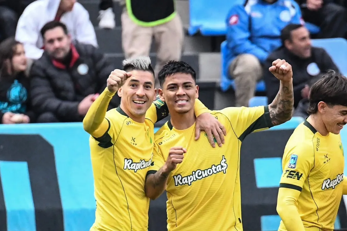 Defensa y Justicia venció 2-1 a Belgrano por un Damián Fernández que salvó un gol en la línea e hizo otro de área a área