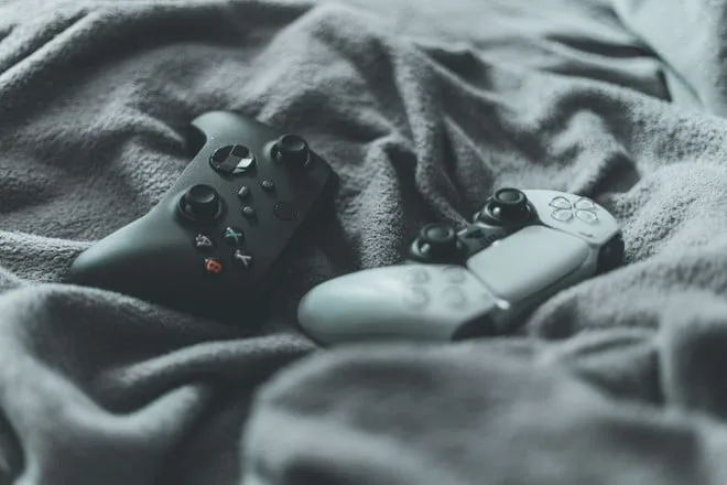 Estudo aponta queda de 38% nas vendas caso PS6 e novo Xbox custem US$ 1.000