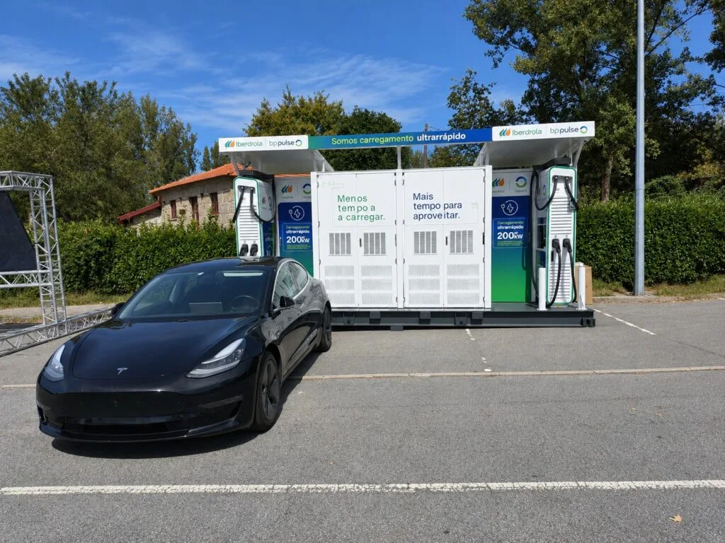 Iberdrola | bp pulse apresenta módulo móvel para acelerar carregamento ultrarrápido