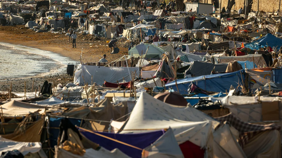 Crisis en Ceuta y actualidad política, en directo | Puente: “Los campamentos están ya terminados y se iba a trasladar hoy a unos 1.800 migrantes”