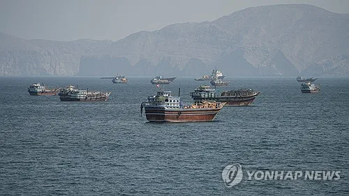 호르무즈 해협서 선박 피격…혁명수비대 "항로 위반시 처벌"