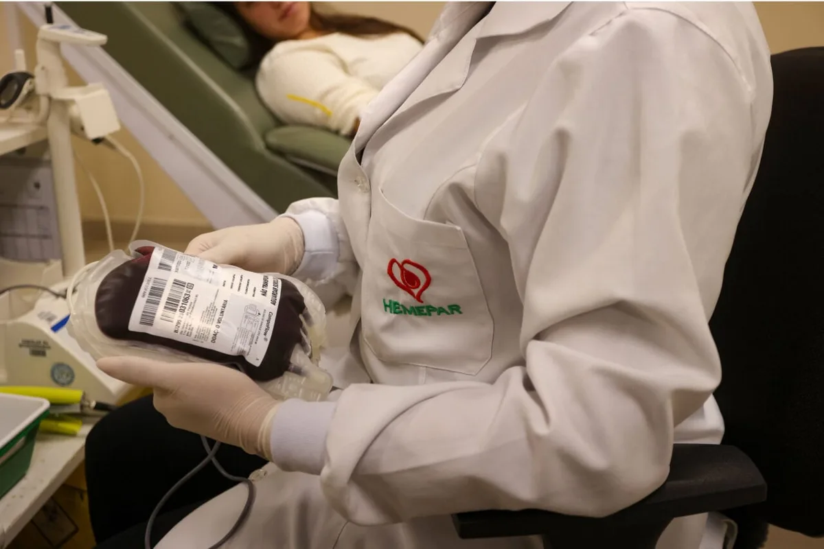 Doações de sangue dos tipos O positivo e O negativo estão com estoque baixo no Paraná