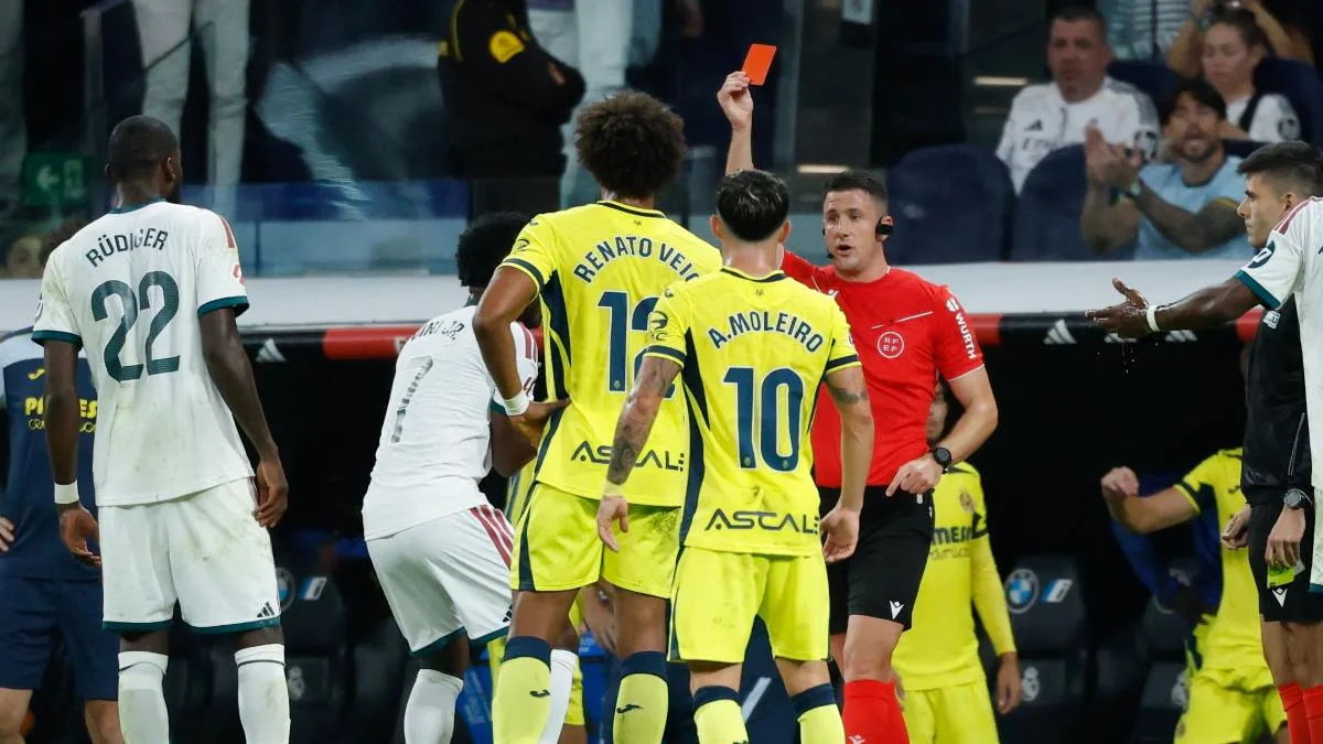 Vinícius se queda sin gol y roja por tirar del pelo a Saliba