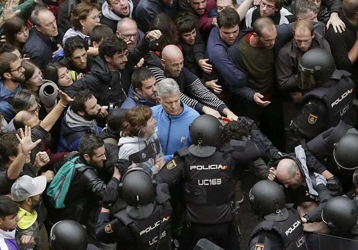 Una ley redactada para sentar en el banquillo a cuatro policías