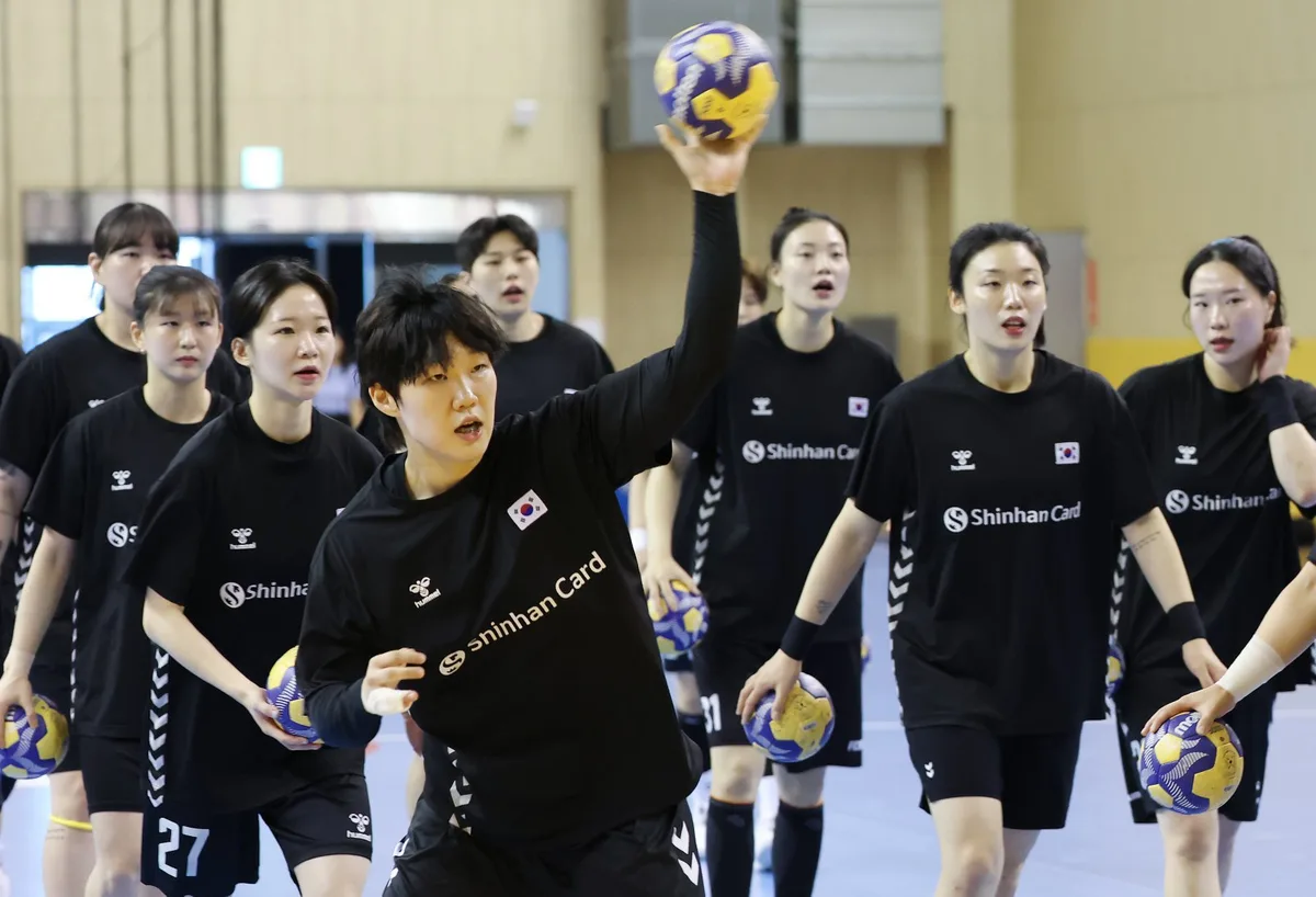 ‘8년 만에 우승 도전’ 여자 핸드볼, 카자흐스탄 완파…2연승 순항