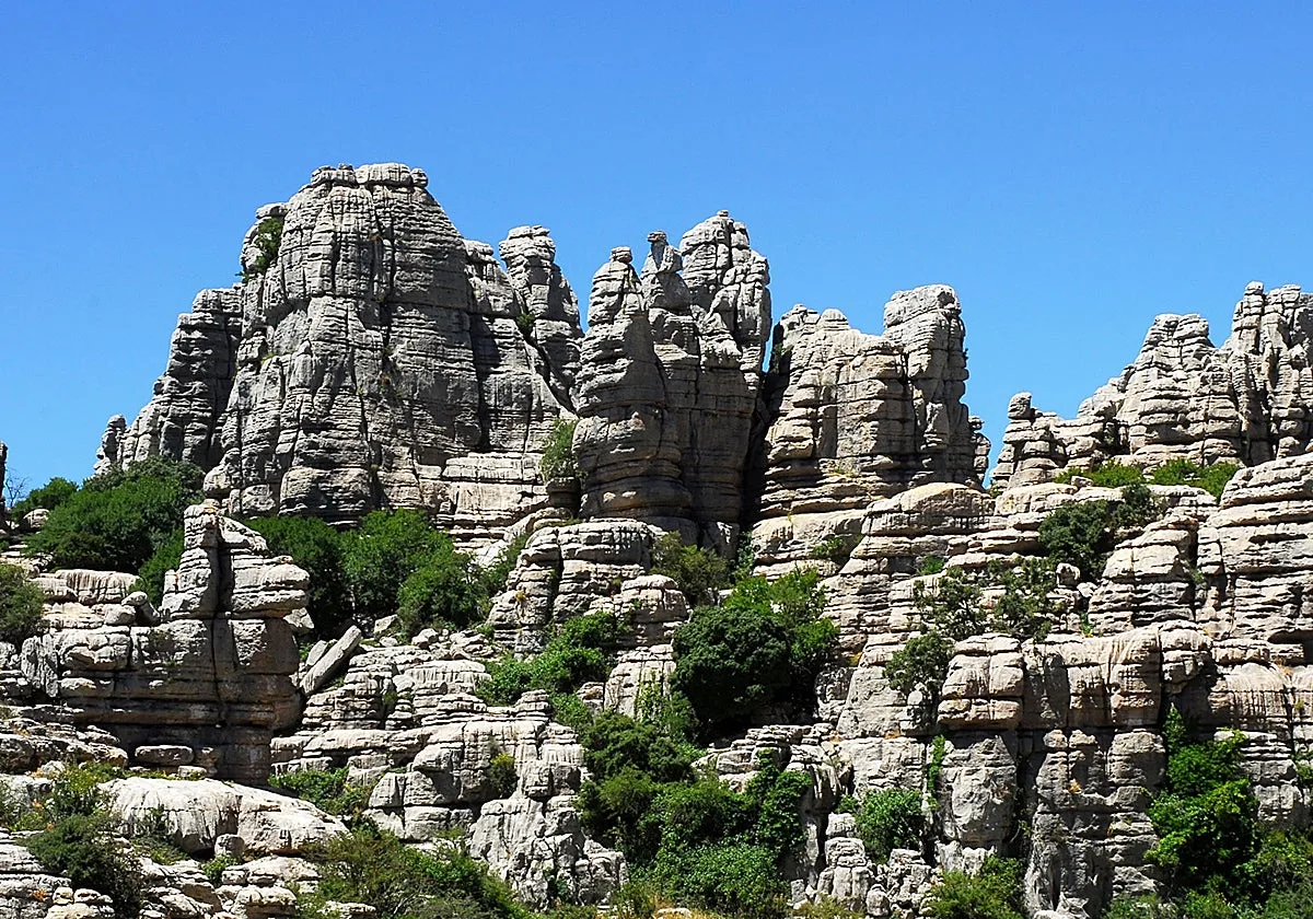 Parece una ciudad de piedra de otro planeta, pero está en Málaga: un laberinto natural creado bajo un antiguo mar