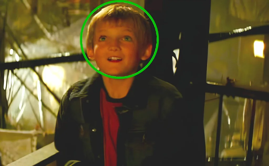 ¿Reconociste al niño de Batman Inicia? Años más tarde interpretó al personaje de televisión más odiado de todos los tiempos