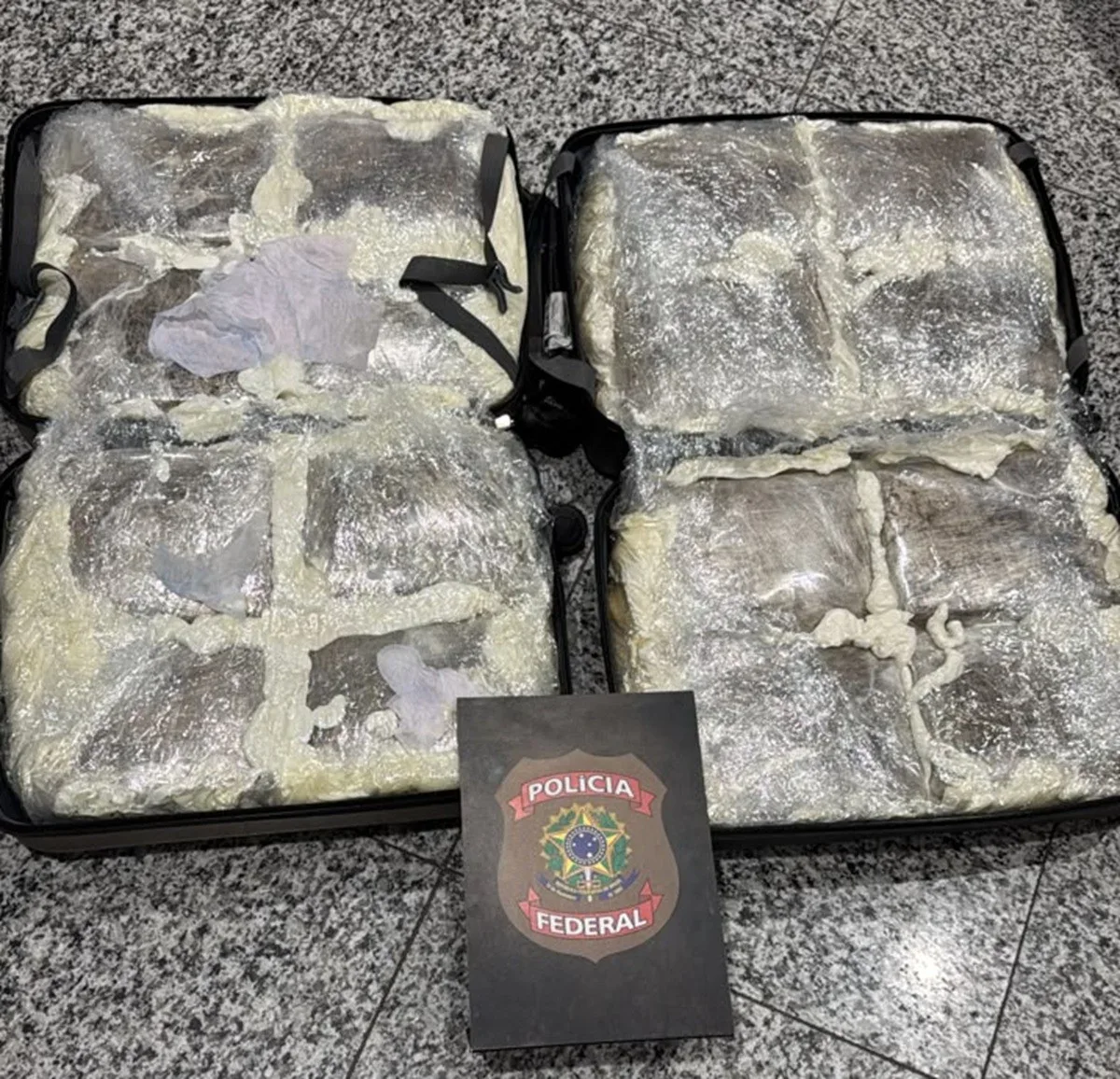PF prende passageira com quase 34 quilos de 'supermaconha' em malas no Aeroporto do Recife; VÍDEO