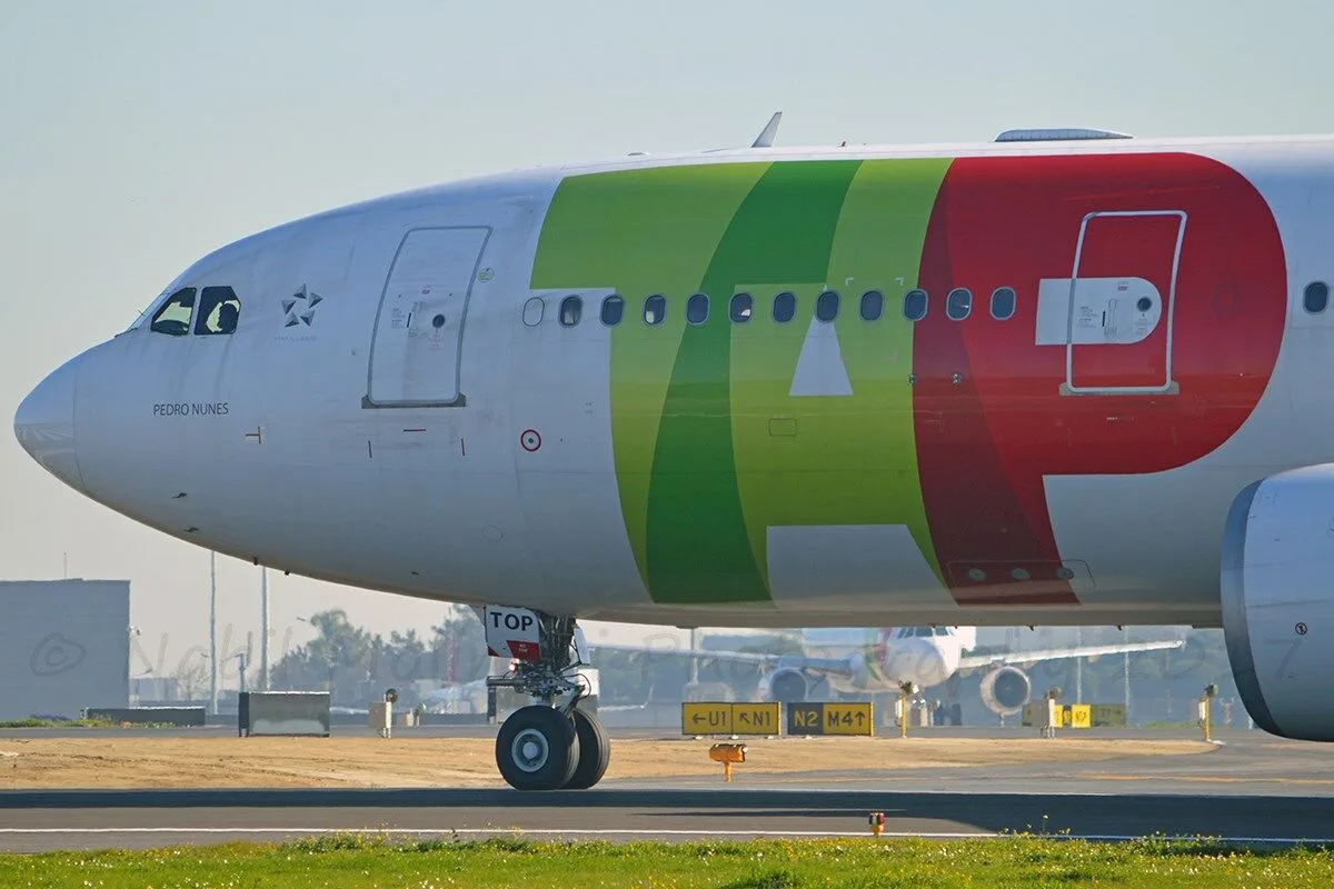Cheiro a peixe podre e queijo queimado. Avião da TAP obrigado a aterrar de emergência