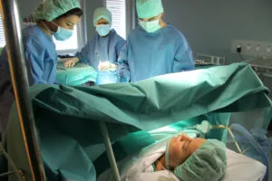 Indução de parto sem consentimento configura violência obstétrica