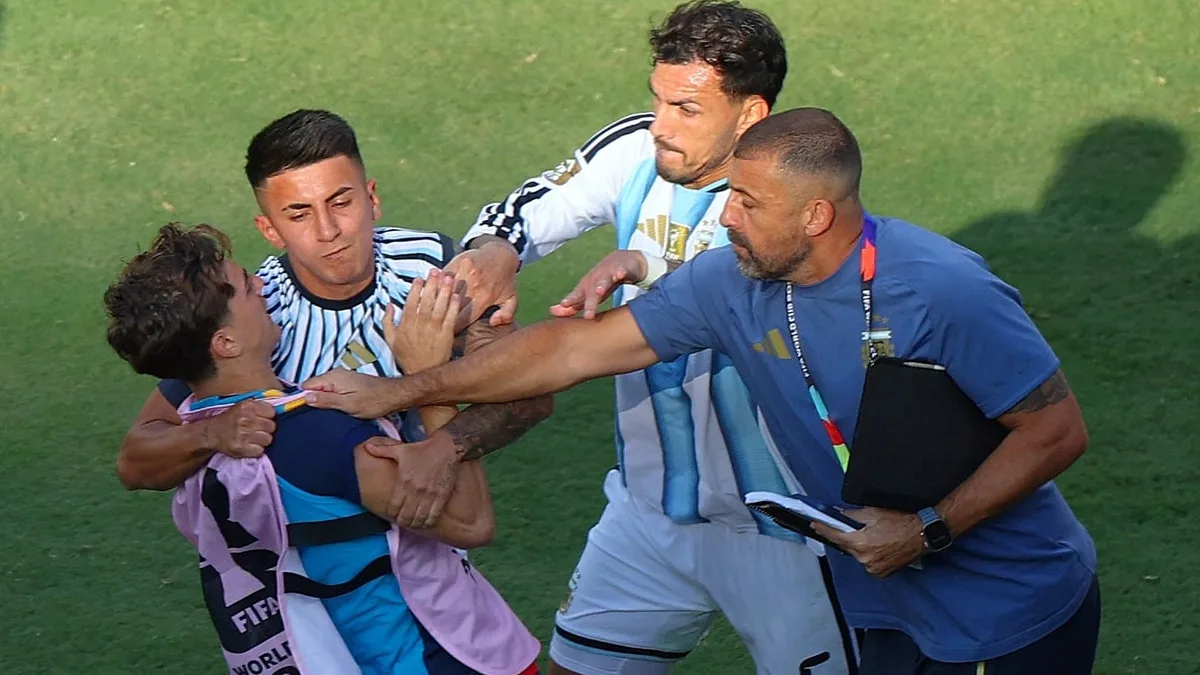 Oficial: FIFA le impuso una fuerte sanción a Leandro Paredes y Nahuel Molina por los incidentes en la final del Mundial