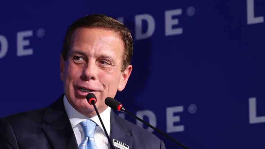 João Doria leva ex-ministra petista para reunião com o presidente de Angola