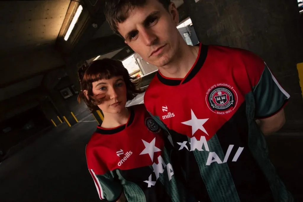 Clube irlândes transforma nova camisa em campanha de solidariedade a Cuba