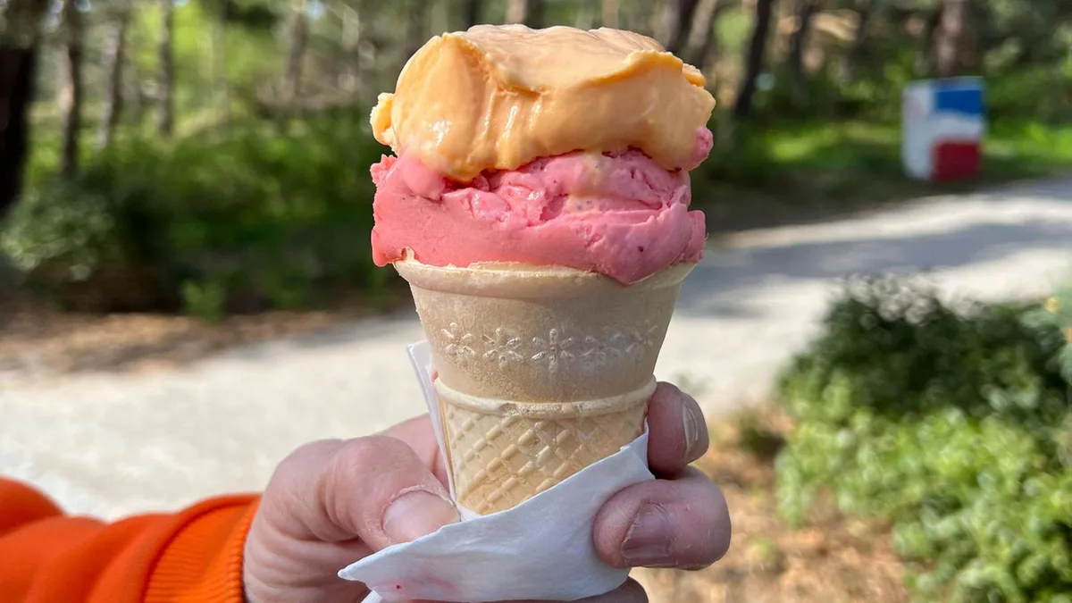 „Klapperdeckchen“: Warum bestehen Eisservietten immer aus diesem seltsamen Material?