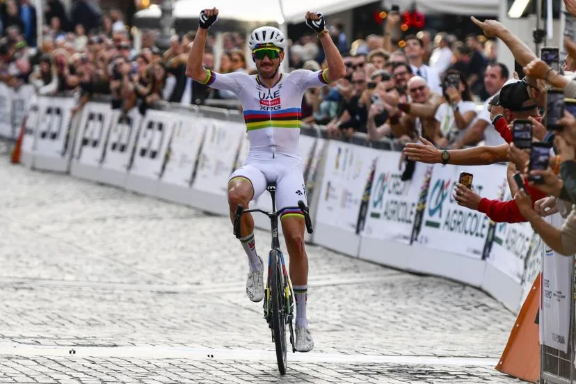 Première course gagnée pour Brandon McNulty avec le maillot arc-en-ciel : le champion du monde remporte la Veneto Classic